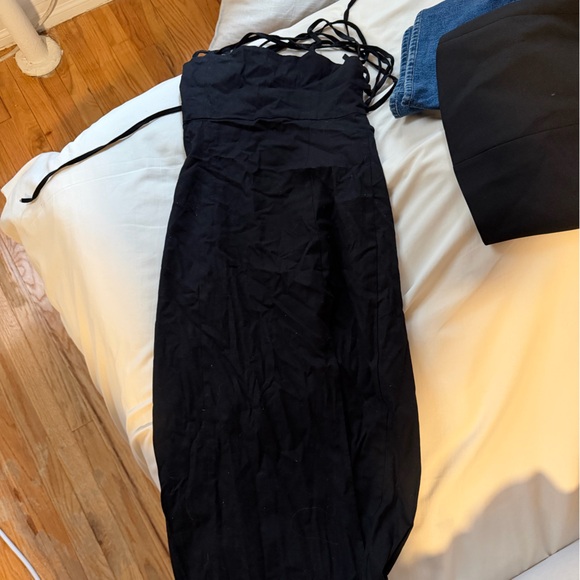 Dresses & Skirts - Black Strappy Midi Dress